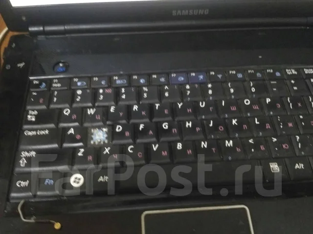 Samsung R560. 15.4", 2,3����, ��� 4 ��, ���� 500���, WiFi: 1, Bluetooth: 1, ����������� �� 1��. ����