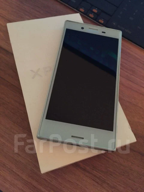 Sony Xperia X Compact. �/� ����