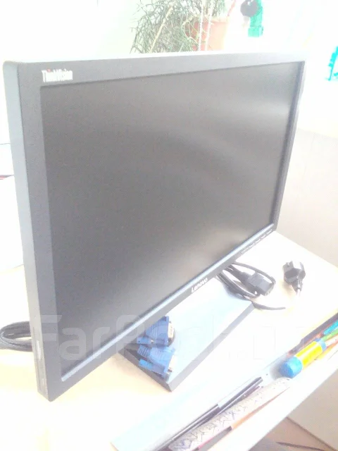 Lenovo. 20" ����