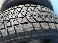 Bridgestone Blizzak DM-V2, 215/80R15 в Хабаровске Bridgestone Blizzak DM-V2. Зимние, без шипов, 2017 год, без износа