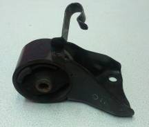 Подушка двигателя. Ford Laser, BJ3PF, BJ5PF, BJ5WF, BJ8WF, BJEPF Mazda Training Car, BJ5P Mazda Familia, BJ3P, BJ5P, BJ5W, BJ8W, BJEP, BJFP, BJFW, YR4...