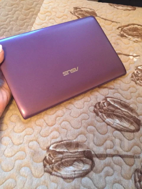 Asus Eee PC 1025CE. 13", 1,9����, ��� 2048 ��, ���� 450���, WiFi: 1, Bluetooth: 1, ����������� �� 5��. ����