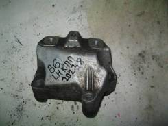 Кронштейн кпп. Volkswagen: Caddy, Passat, Eos, Jetta, Touran, Golf, Beetle, Scirocco Двигатели: ATM, AWC, BCA, BDJ, BGU, BJB, BKC, BLS, BMM, BSE, BSF...