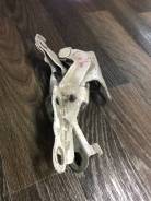 Крепление капота. Toyota: Corsa, Corolla II, Paseo, Succeed, Tercel, Probox, Cynos, Starlet Двигатели: 1NT, 4EFE, 5EFE, 1NDTV, 1NZFE, 1NZFNE, 2NZFE, 2...