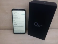 LG Q6a. �/�