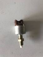 Концевик под педаль тормоза. Toyota Mark II, GX110, GX115, JZX110, JZX115