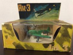 Истребитель ЯК 3 самолёт игрушки техника СССР модель + коробка 1:72.