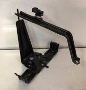 Крепление аккумулятора. Toyota Prius, ZVW30, ZVW30L