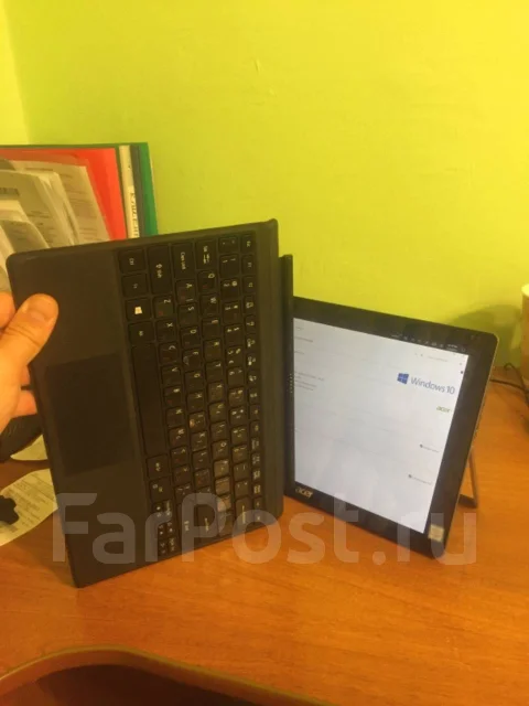 Acer Aspire Switch 10. 12", 2,3����, ��� 8 ��, ���� 256���, WiFi: 1, Bluetooth: 1, ����������� �� 10��. ����