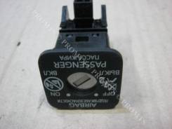 Кнопка airbag. Toyota: Mirai, iQ, Corolla, Corolla Axio, XA, Yaris, Prius, Verso, ist, Prius PHV, Land Cruiser Prado, Prius a, RAV4, Land Cruiser, Pri...