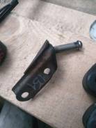 Крепление глушителя. Toyota Crown Majesta, JZS147, JZS149, JZS155, UZS141, UZS143, UZS145, UZS147, UZS151, UZS157 Toyota Crown, JZS147, JZS149, JZS155...