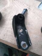 Крепление глушителя. Toyota Crown Majesta, JZS147, JZS149, JZS155, UZS141, UZS143, UZS145, UZS147, UZS151, UZS157 Toyota Crown, JZS147, JZS149, JZS155...