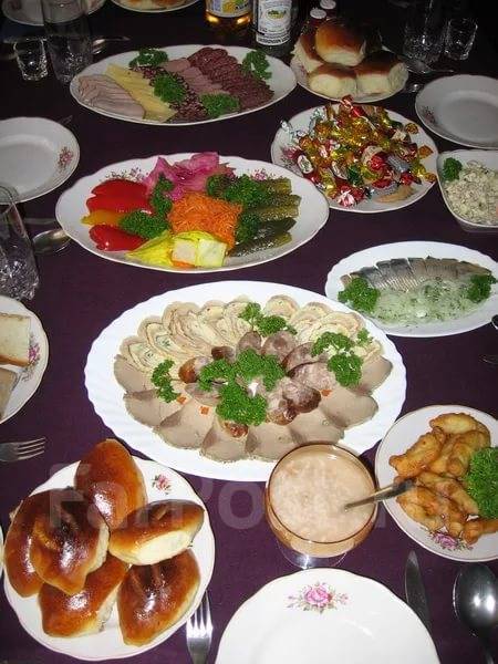 Услуги по организации выездного обслуживания питания (кейтеринг) во ...