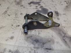 Крепление гидроусилителя. Mazda: Eunos 500, Training Car, Premacy, Cronos, Familia, Autozam Clef, MPV, Capella Двигатель FPDE