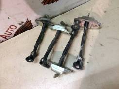 Ограничитель двери. Toyota RAV4, ACA30, ACA31, ACA31W Двигатель 2AZFE
