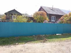 Продается трёх комнатная квартира в двухквартирном доме. Улица Молодежная 23, р-н Анучино, площадь дома 55 кв. м., электричество 10 кВт, отопление тве...