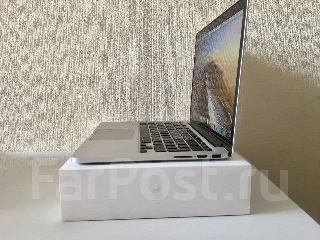 Apple MacBook 13. 13.3", 2,7����, ��� 8 ��, ���� 128���, WiFi: 1, Bluetooth: 1, ����������� �� 8��. ����