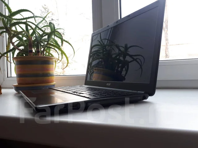 Acer Aspire E1-522. 15.6", 1,8����, ��� 4 ��, ���� 500���, WiFi: 1, Bluetooth: 1, ����������� �� 4��. ����