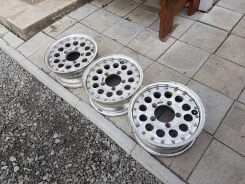 Berg. 6.0x14", 5x139.7, ET30 ����