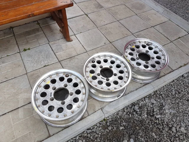 Berg. 6.0x14", 5x139.7, ET30 ����
