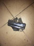 Замок капота. Toyota Land Cruiser, URJ200, UZJ200, UZJ200W, VDJ200 Двигатели: 1VDFTV, 2UZFE, 3URFE