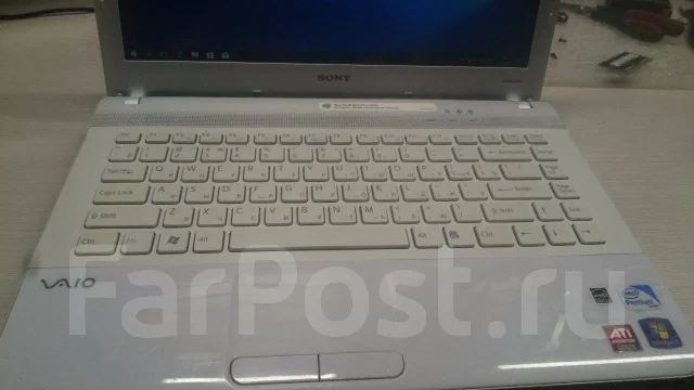 Sony VAIO VPC-EA4M1R. 14.1", 2,1����, ��� 4 ��, ���� 250���, WiFi: 1, Bluetooth: 1, ����������� �� 1��. ����