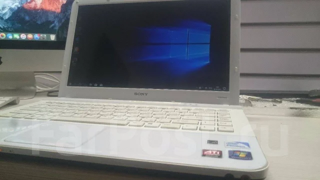 Sony VAIO VPC-EA4M1R. 14.1", 2,1����, ��� 4 ��, ���� 250���, WiFi: 1, Bluetooth: 1, ����������� �� 1��. ����