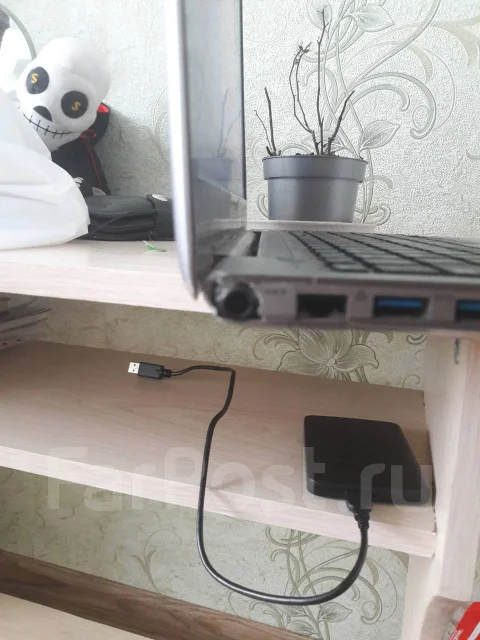 Samsung 530U4C. 14", 1,5����, ��� 4 ��, ���� 1 000���, WiFi: 1, Bluetooth: 1, ����������� �� 3��. ����