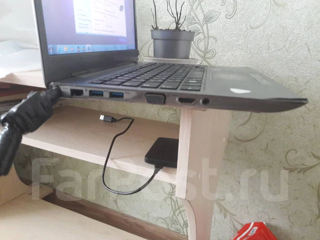 Samsung 530U4C. 14", 1,5����, ��� 4 ��, ���� 1 000���, WiFi: 1, Bluetooth: 1, ����������� �� 3��. ����