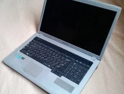 Samsung R730. 17.1", 2,3����, ��� 4 ��, ���� 320���, WiFi, Bluetooth, ����������� �� 1��. ����