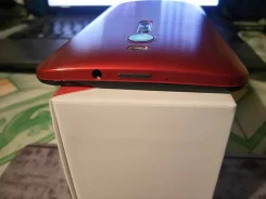 Asus ZenFone 2 Deluxe. �/�