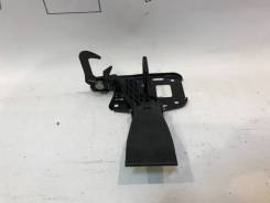 Замок капота. Audi: A5, S, A4, A4 allroad quattro, RS5, S5, RS4, S4 Двигатели: AAH, CABA, CABB, CABD, CAEA, CAEB, CAED, CAGA, CAGB, CAHA, CAHB, CAKA...