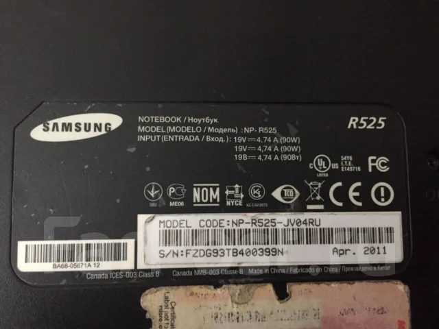 Samsung R525. 15.6", 2,2����, ��� 4 ��, ���� 80���, WiFi: 1, Bluetooth: 1, ����������� �� 3��. ����