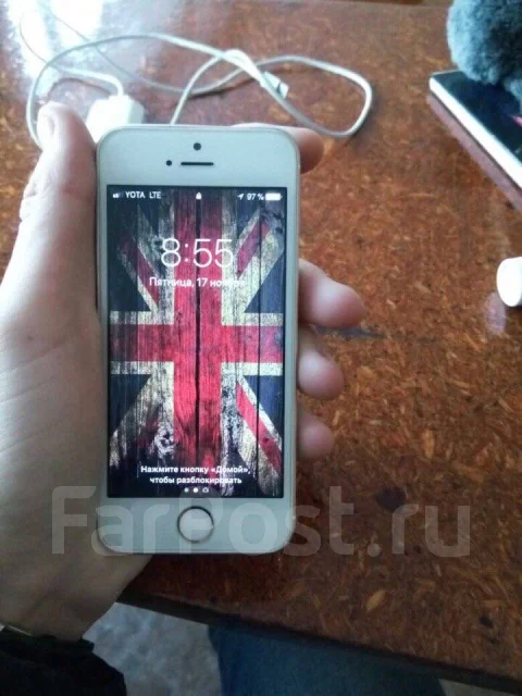 Apple iPhone SE 64Gb. �/� ����
