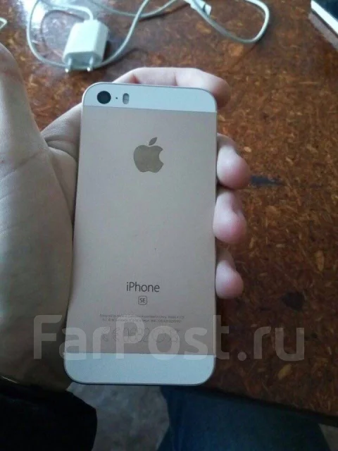Apple iPhone SE 64Gb. �/� ����