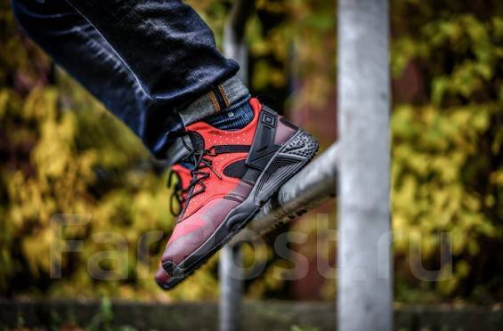 Nike huarache utility red hotsell