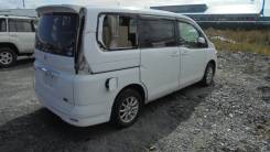 Задняя часть автомобиля Nissan SERENA