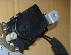 Электрозамок. Subaru Forester, SG5, SG9, SG9L Subaru Legacy, BE5, BE9, BEE, BES, BH5, BH9, BHC, BHCB5AE, BHE Двигатели: EJ202, EJ203, EJ205, EJ255, EJ...