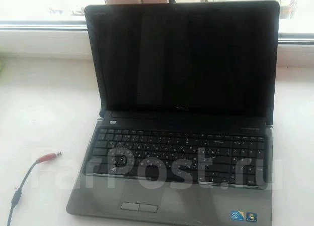 Dell Inspiron 1564. 15.6", 2,3����, ��� 2048 �� ����