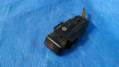Кнопка включения аварийной сигнализации. Toyota Vista, CV40, CV43, SV40, SV41, SV42, SV43 Toyota Aristo, JZS147, JZS147E, UZS143, UZS143E Toyota Camry...