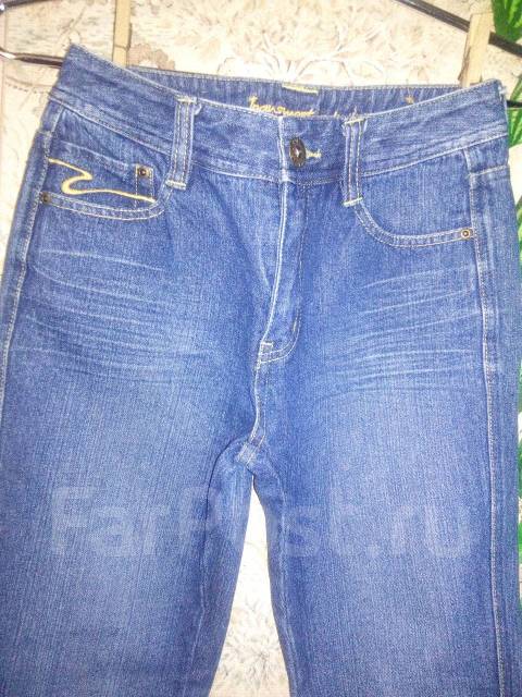 Джинсы. да есть - Основная одежда во Владивостоке