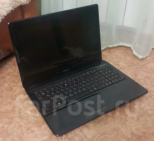 Asus K52JE. 15.6", 2,4����, ��� 2048 ��, ���� 320���, WiFi: 1, Bluetooth: 1, ����������� �� 3��. ����