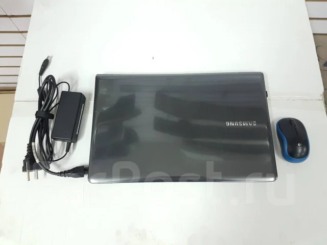 Samsung 350V5C. 15.6", 2,6����, ��� 6 ��, ���� 160���, WiFi: 1, Bluetooth: 1, ����������� �� 3��. ����