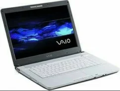 Sony VAIO. 15.6", 2,4����, ��� 4 ��, ���� 320���, WiFi, Bluetooth, ����������� �� 1��.