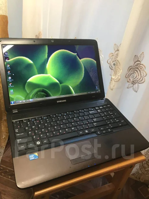Samsung R540. 15.6", 2,5����, ��� 4 ��, ���� 500���, WiFi: 1, Bluetooth: 1, ����������� �� 1��. ����