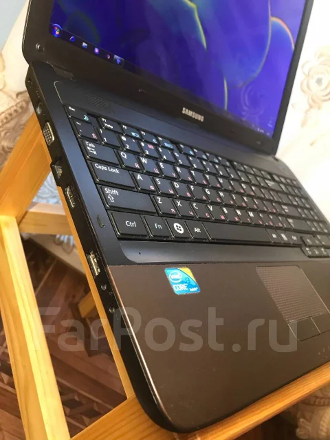 Samsung R540. 15.6", 2,5����, ��� 4 ��, ���� 500���, WiFi: 1, Bluetooth: 1, ����������� �� 1��. ����