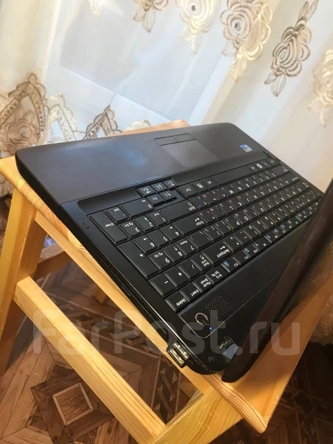 Samsung R540. 15.6", 2,5����, ��� 4 ��, ���� 500���, WiFi: 1, Bluetooth: 1, ����������� �� 1��. ����