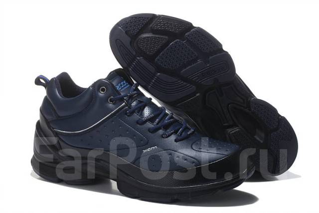 Кожаные зимние мужские кроссовки ECCO BlackRoyal Blue, размер: 44, новый, вналичии. Цена: 4 800₽ во Владивостоке