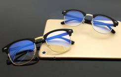 Очки Ray-Ban.