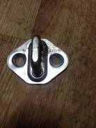 Петля замка двери Toyota Kluger MCU25. Toyota: Regius Ace, Corona, Ipsum, Avensis, Corolla, Altezza, MR-S, Probox, Dyna, Vista, Mark II Wagon Blit, Ta...